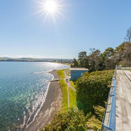 Spectacular Lakefront Home Taupo Zewnętrze zdjęcie
