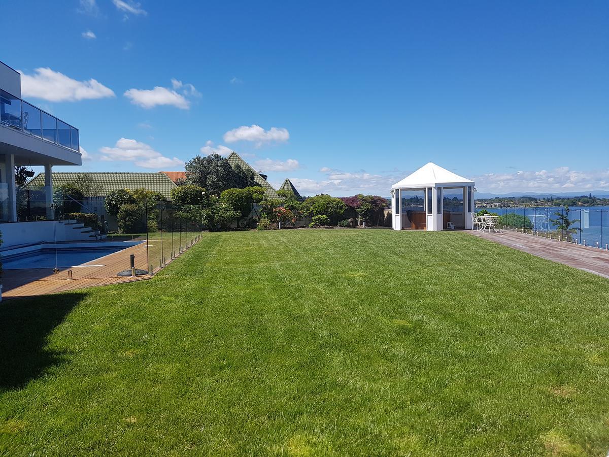 Spectacular Lakefront Home Taupo Zewnętrze zdjęcie