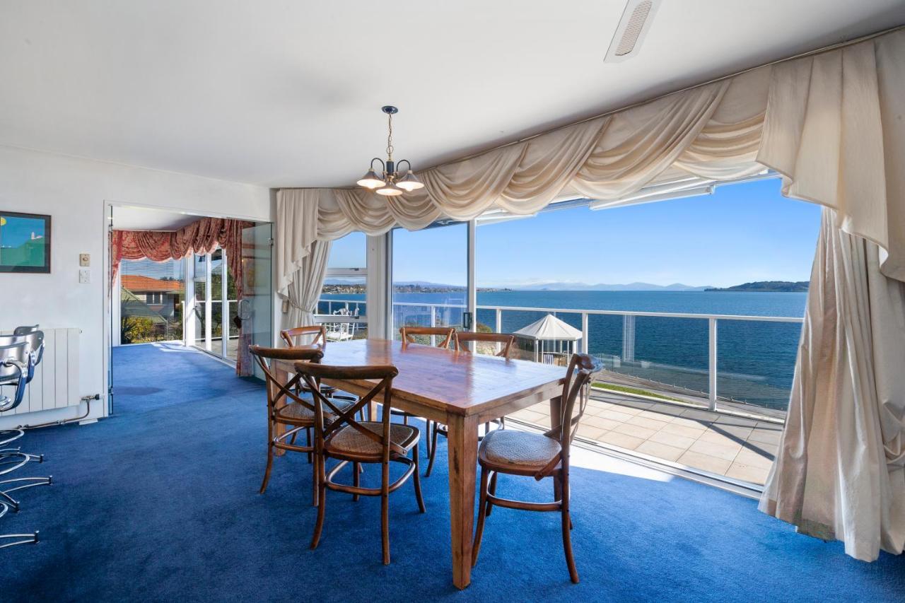 Spectacular Lakefront Home Taupo Zewnętrze zdjęcie
