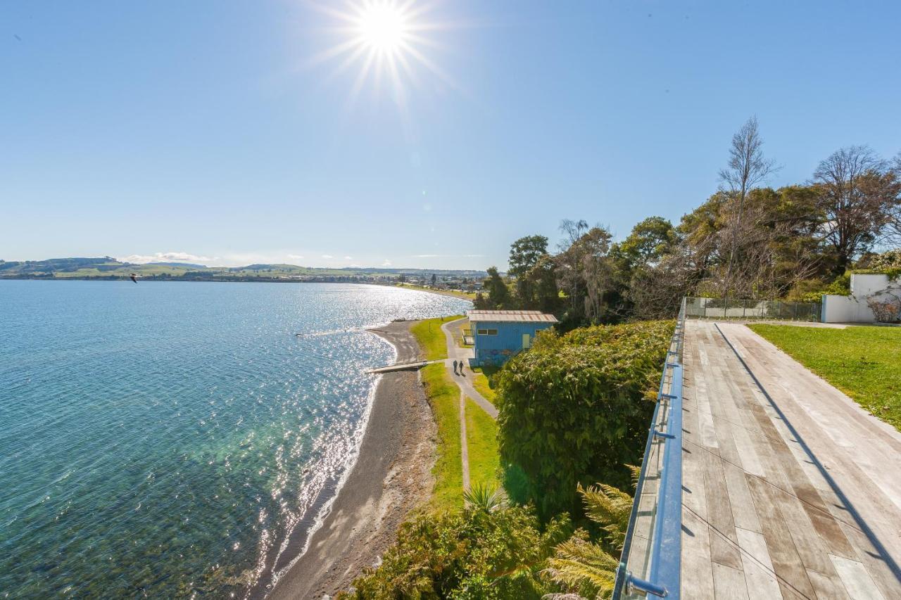 Spectacular Lakefront Home Taupo Zewnętrze zdjęcie
