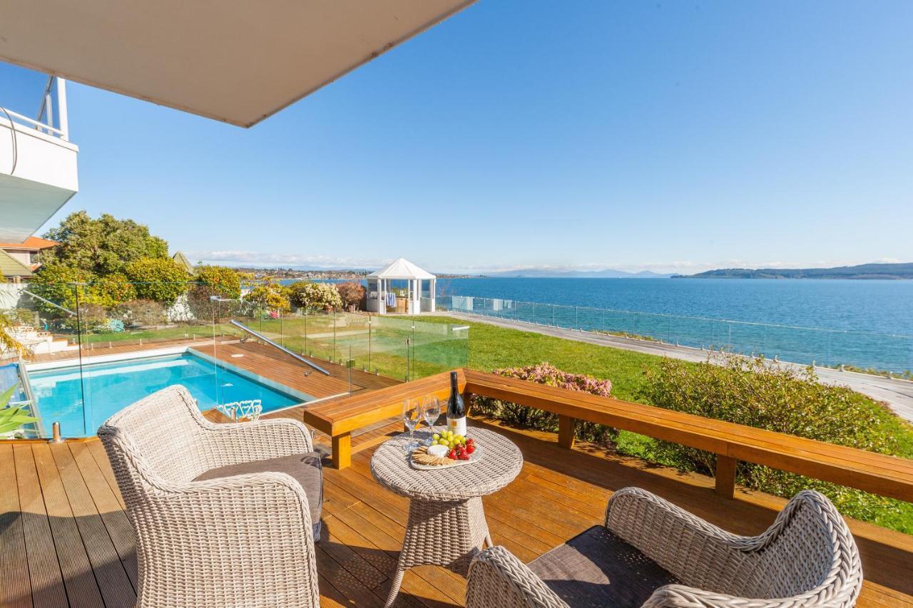 Spectacular Lakefront Home Taupo Zewnętrze zdjęcie
