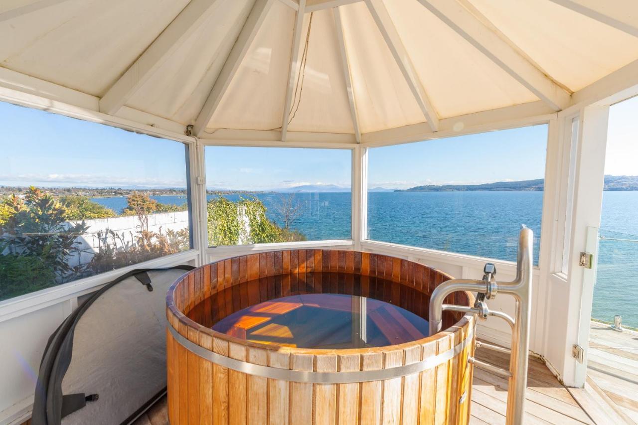 Spectacular Lakefront Home Taupo Zewnętrze zdjęcie