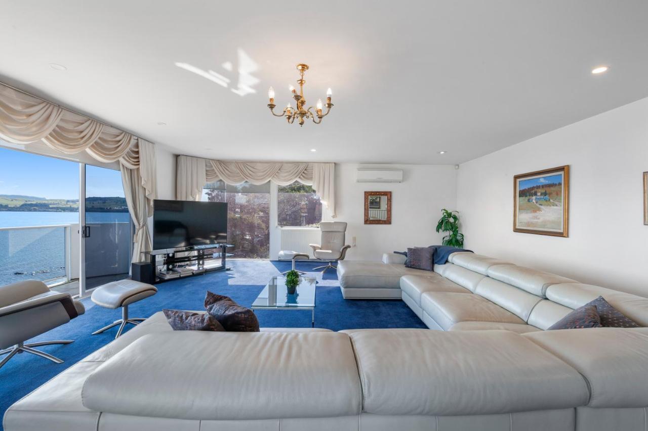 Spectacular Lakefront Home Taupo Zewnętrze zdjęcie