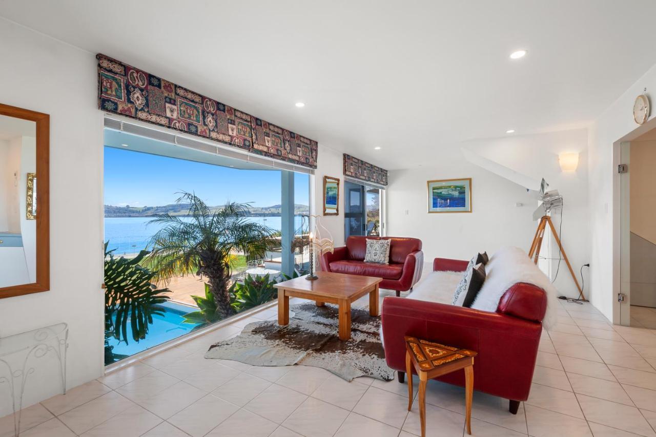 Spectacular Lakefront Home Taupo Zewnętrze zdjęcie