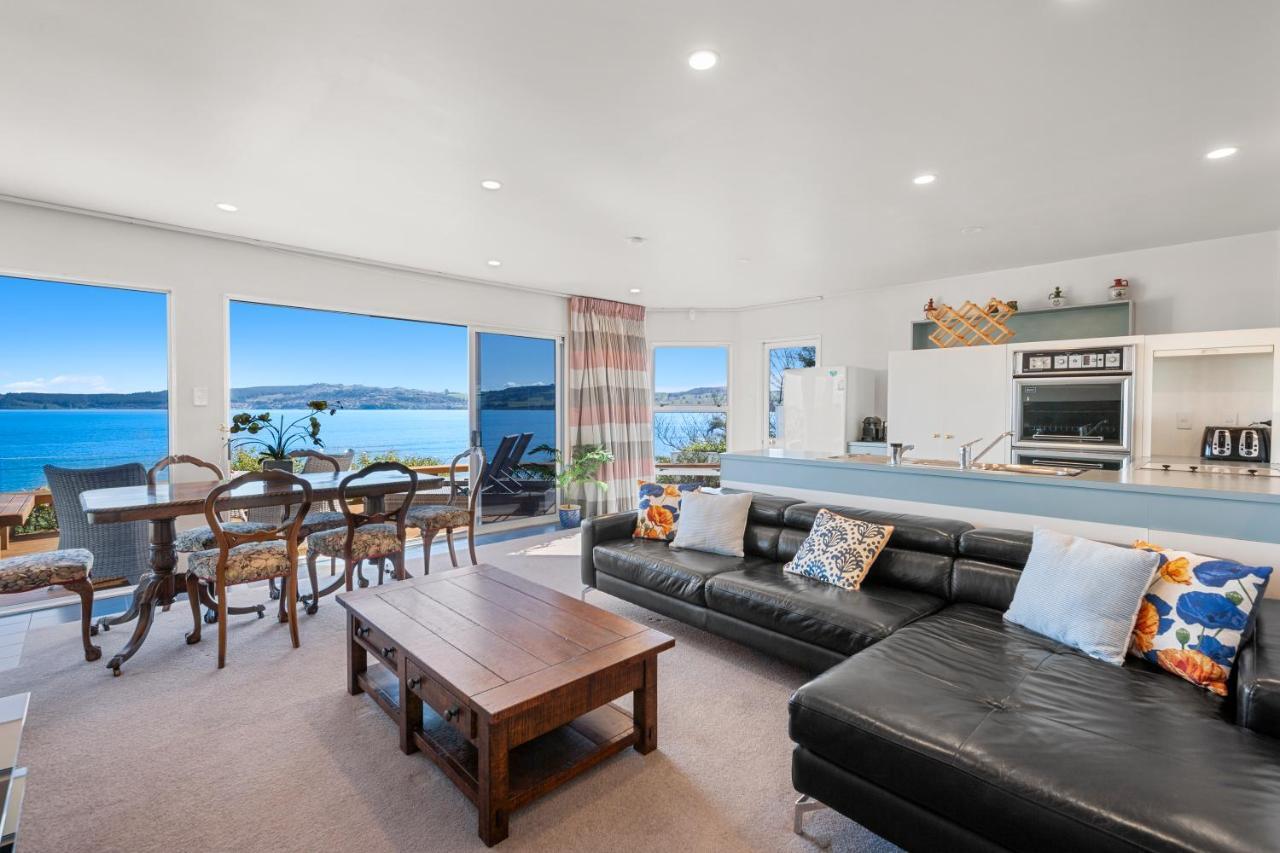 Spectacular Lakefront Home Taupo Zewnętrze zdjęcie
